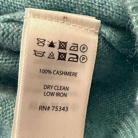 Ellen Tracy 100% Cashmere Light Blue Crew Neck Sweater - Picture 5 of 6